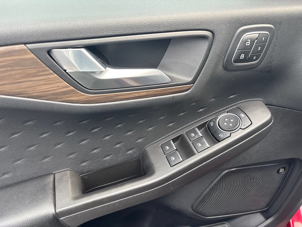 Used 2020 Ford Escape Titanium AWD/4WD image 19