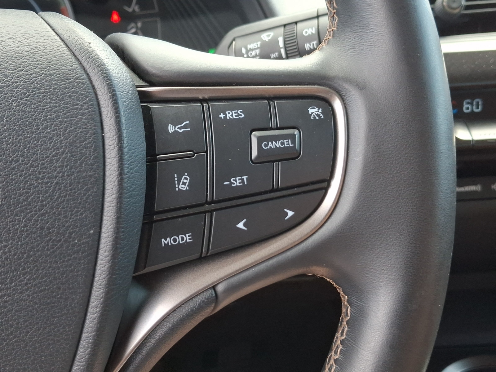 Used 2022 Lexus UX 200 w/ Accessory Package (Z1) FWD image 22