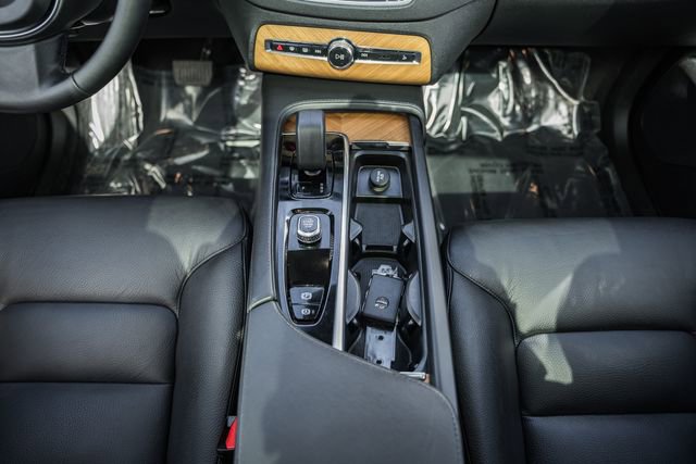 Used 2024 Volvo XC90 T8 Plus w/ Protection Package Premier image 25