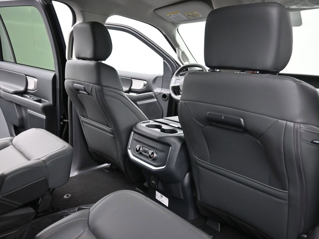 New 2026 Ford Expedition Active image 10