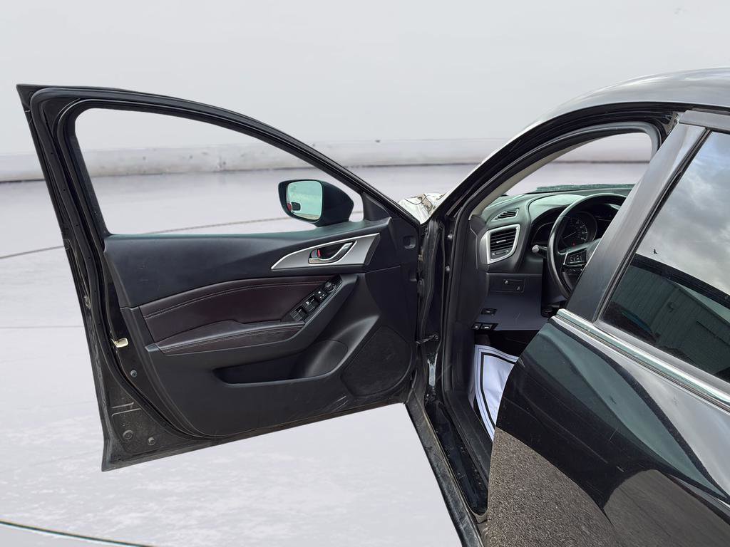 Used 2018 MAZDA MAZDA3 Touring FWD image 36