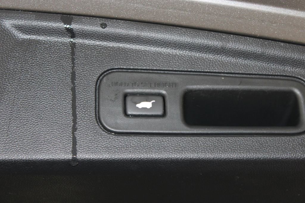 Used 2023 Acura MDX SH-AWD w/ Technology Package image 17