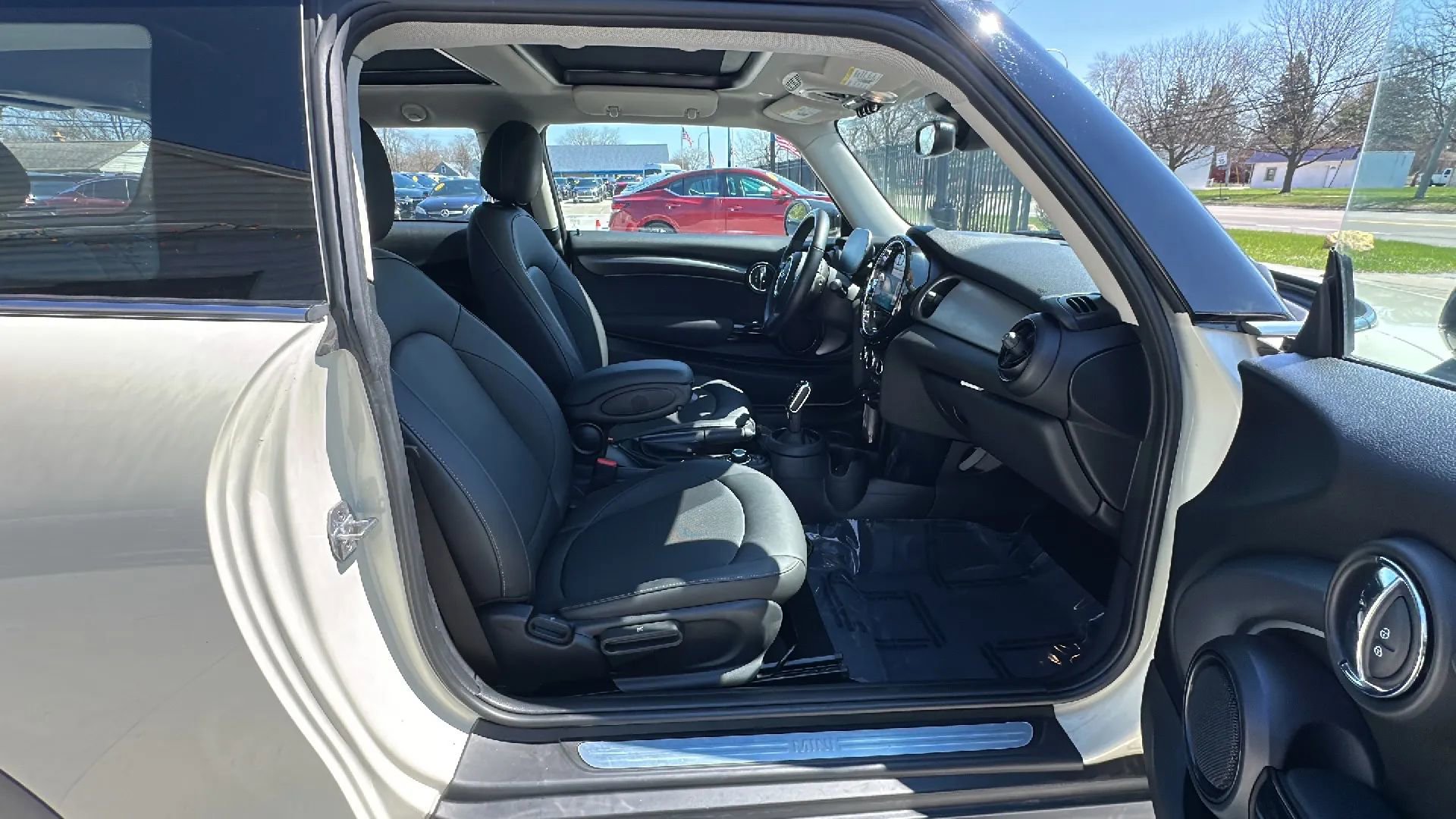 Used 2023 MINI Cooper 2-Door Hardtop image 21