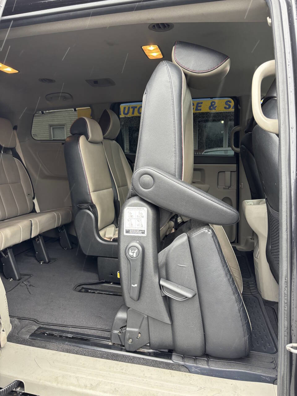 Used 2020 Kia Sedona EX image 18