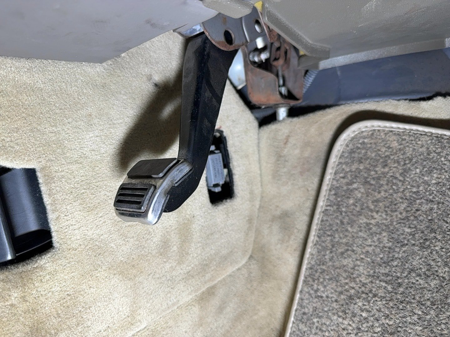 Used 1993 Cadillac Allante FWD image 30