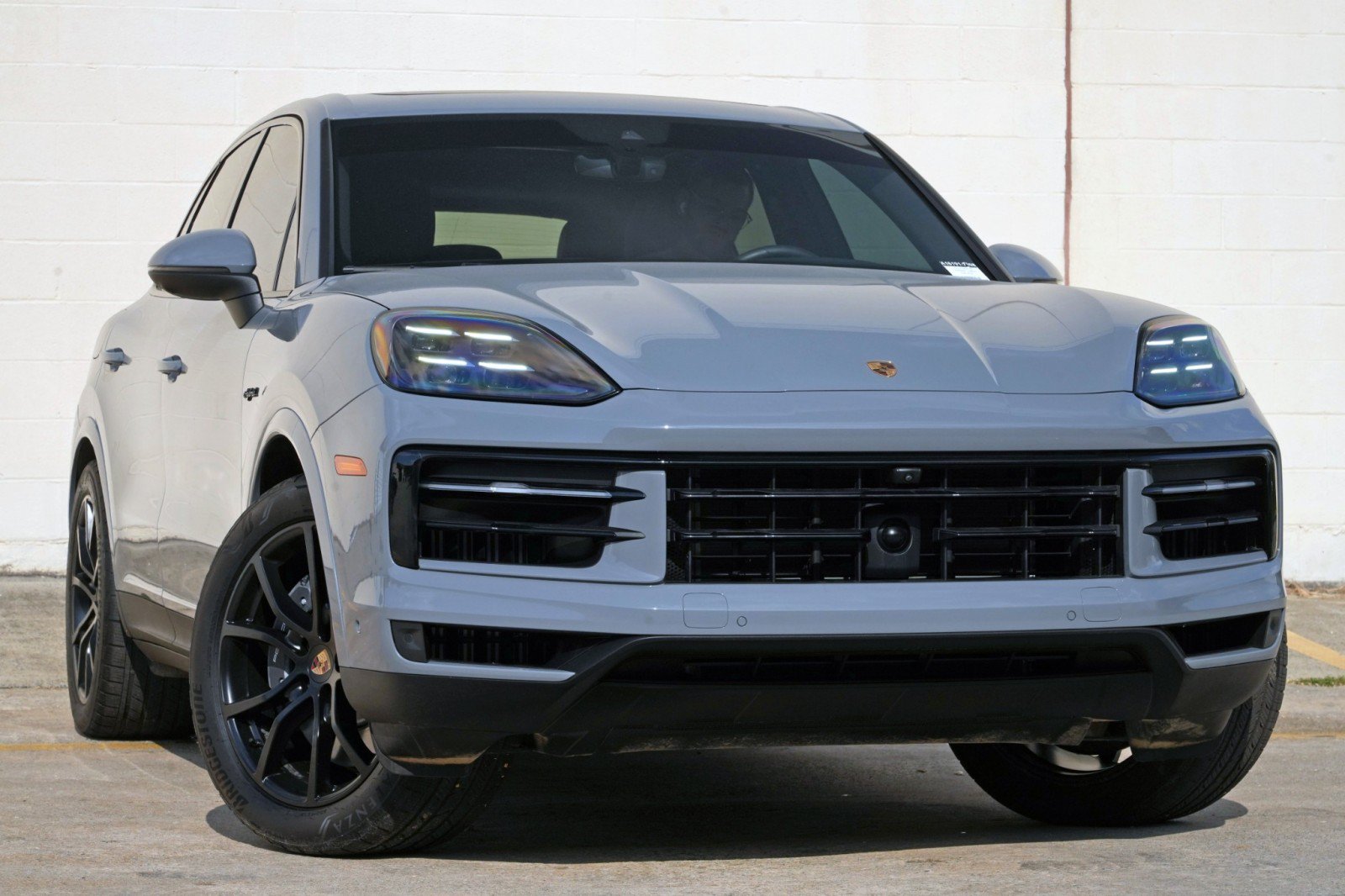 Used 2025 Porsche Cayenne E-Hybrid w/ Premium Package Plus AWD/4WD image 4
