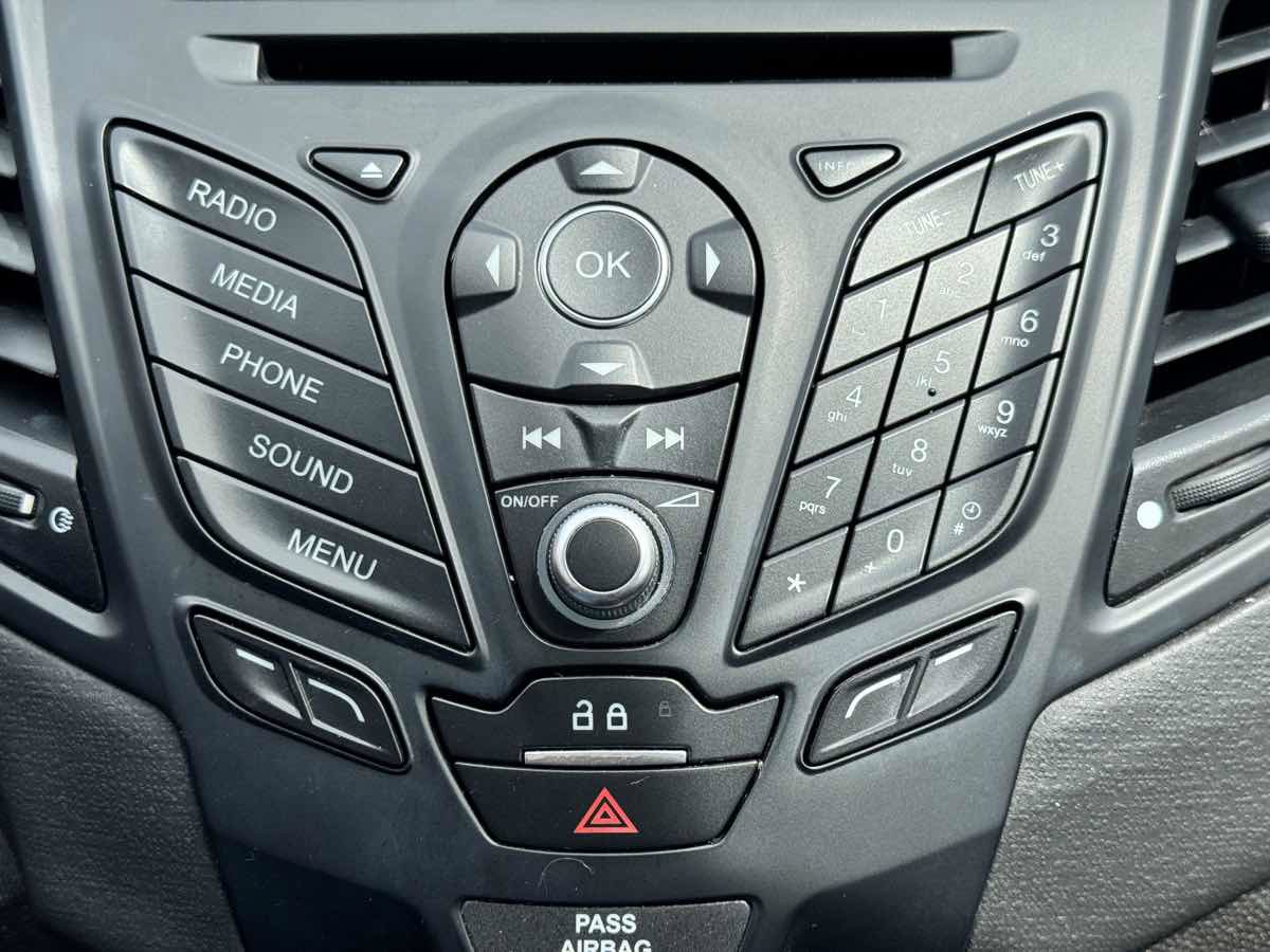 Used 2016 Ford Fiesta SE FWD image 45