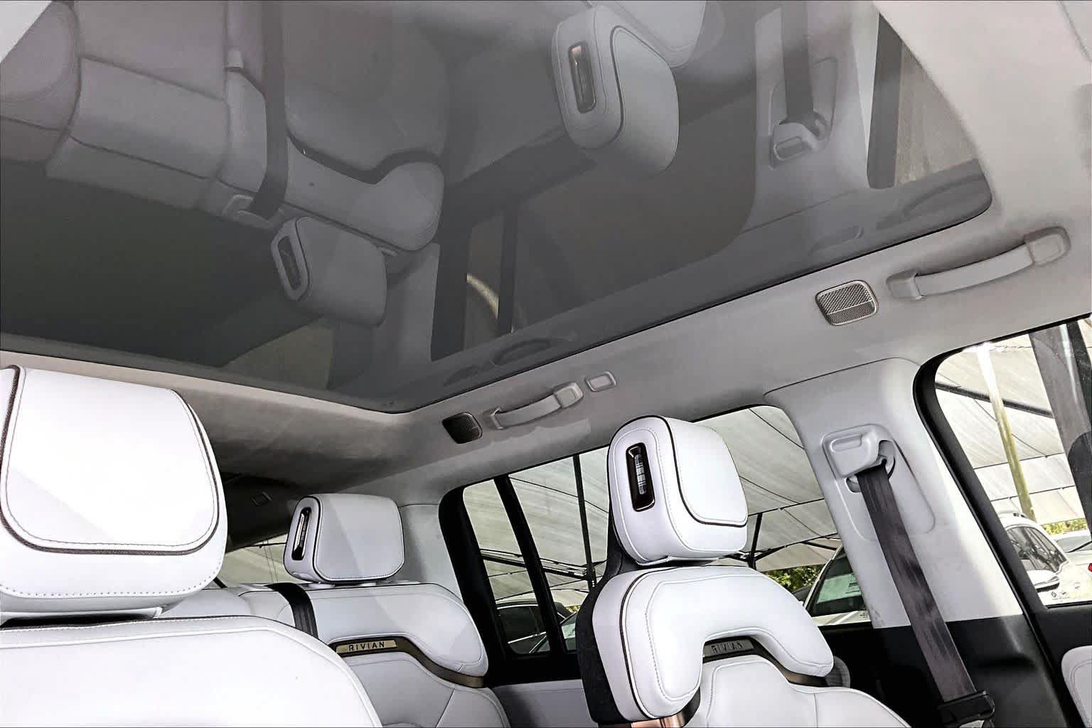 Used 2025 Rivian R1S Premium Dual AWD/4WD image 13
