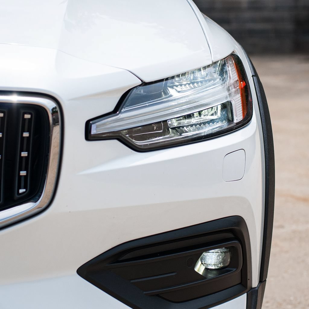Certified 2026 Volvo V60 B5 Cross Country Ultra w/ Protection Package Premier AWD/4WD image 3