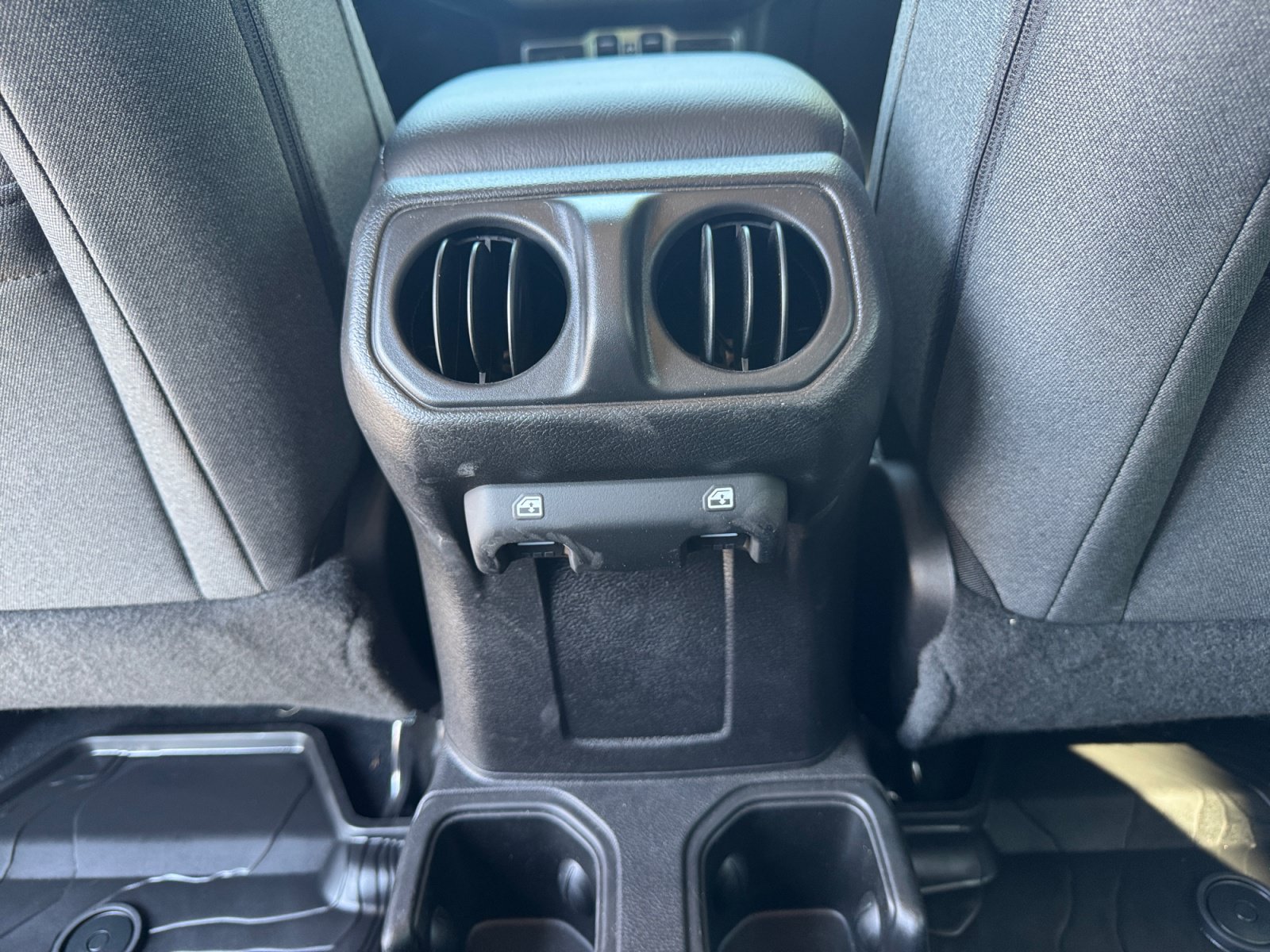 Used 2025 Jeep Wrangler Unlimited Sport AWD/4WD image 19