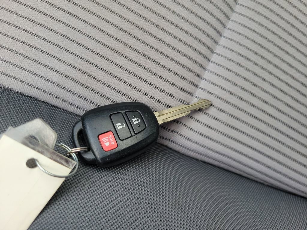 Used 2013 Toyota RAV4 LE FWD image 35