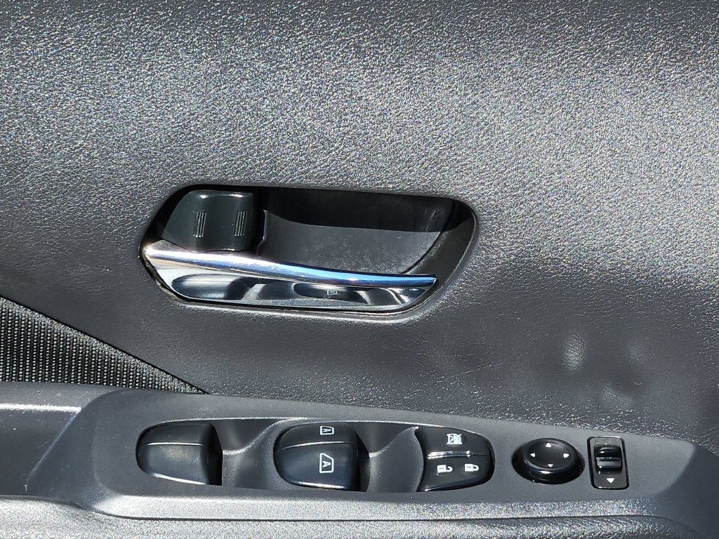 Used 2021 Nissan Kicks SV FWD image 15