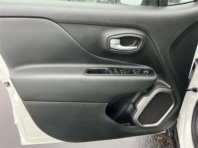 Used 2023 Jeep Renegade Latitude image 29