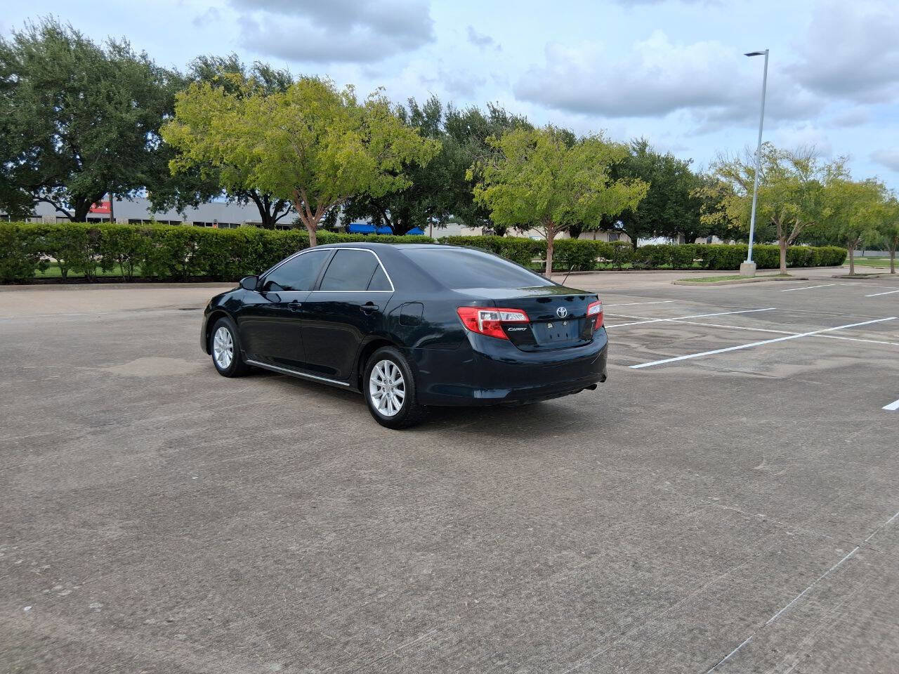 Used 2012 Toyota Camry LE image 4
