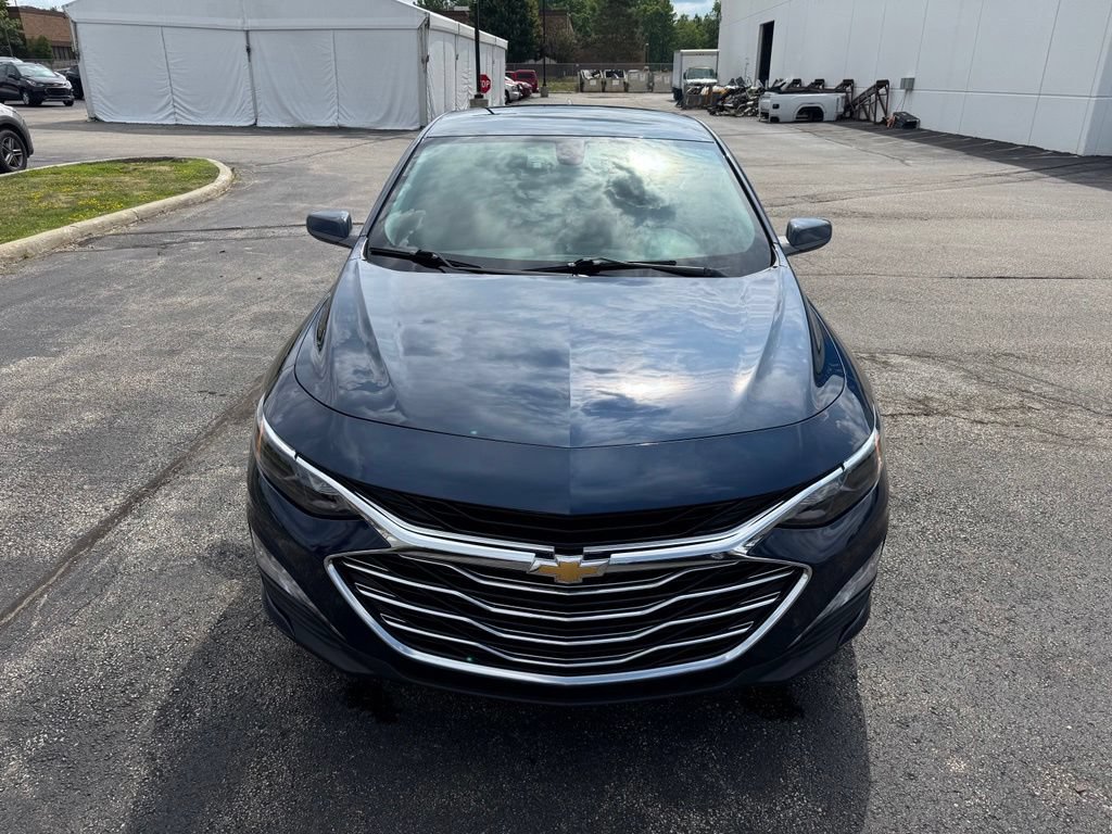 Used 2020 Chevrolet Malibu LT FWD image 2