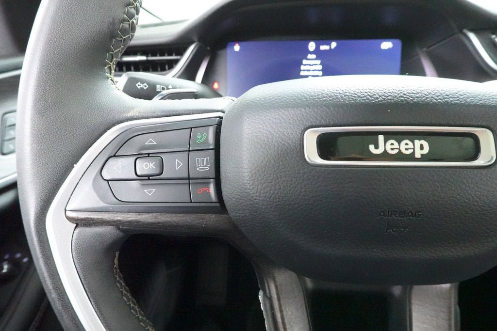 Used 2023 Jeep Grand Cherokee L Limited AWD/4WD image 11