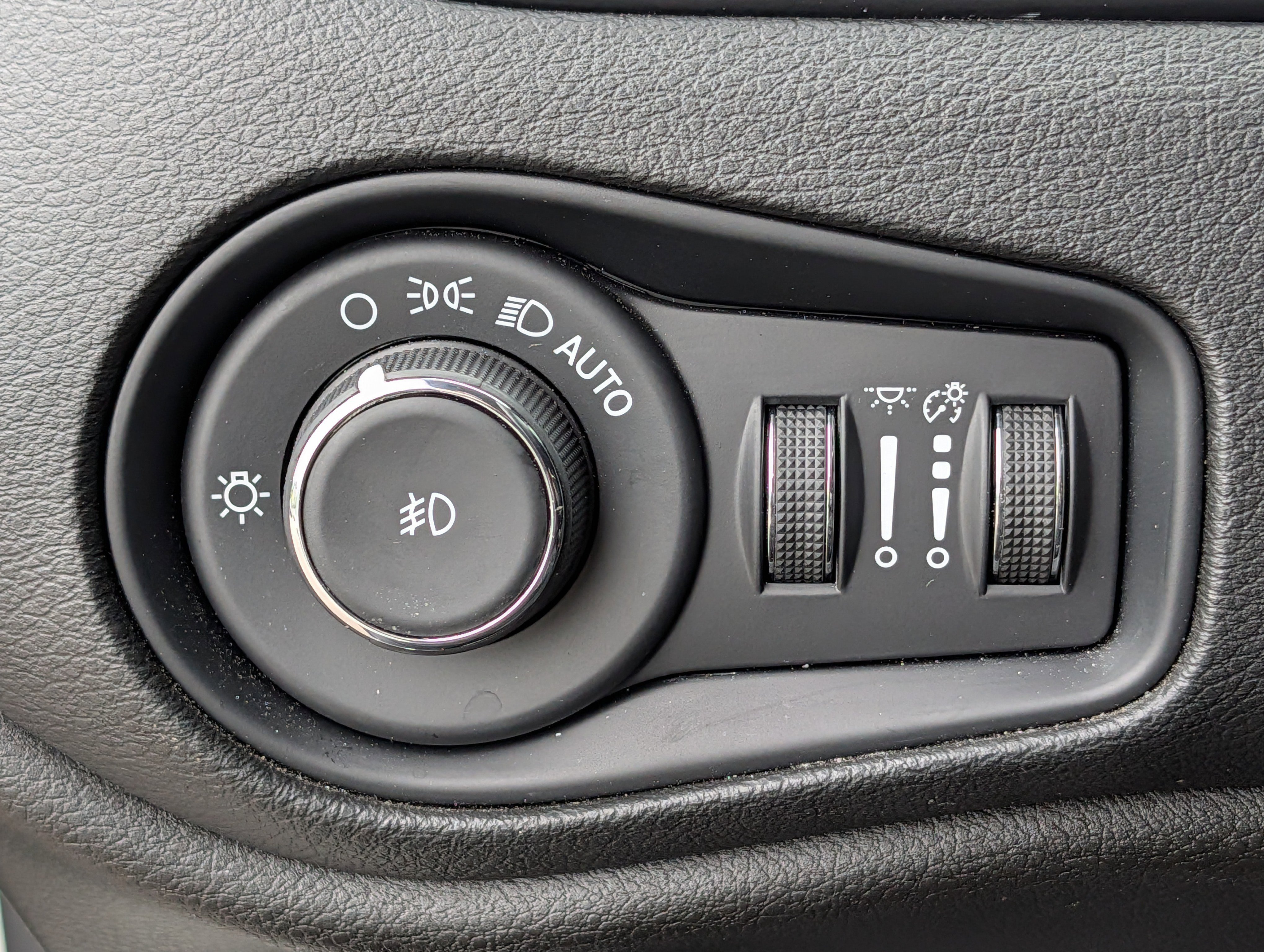 Used 2023 Jeep Renegade Latitude AWD/4WD image 26
