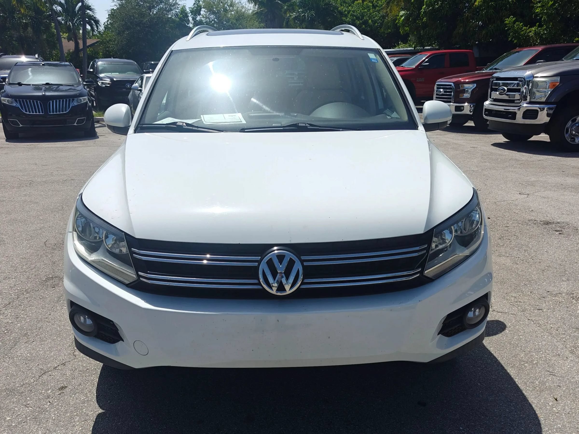 Used 2015 Volkswagen Tiguan SE FWD image 2