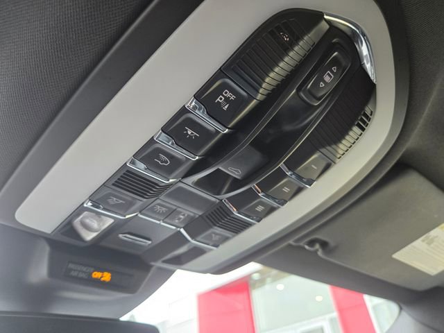 Used 2024 Porsche Macan AWD/4WD image 33