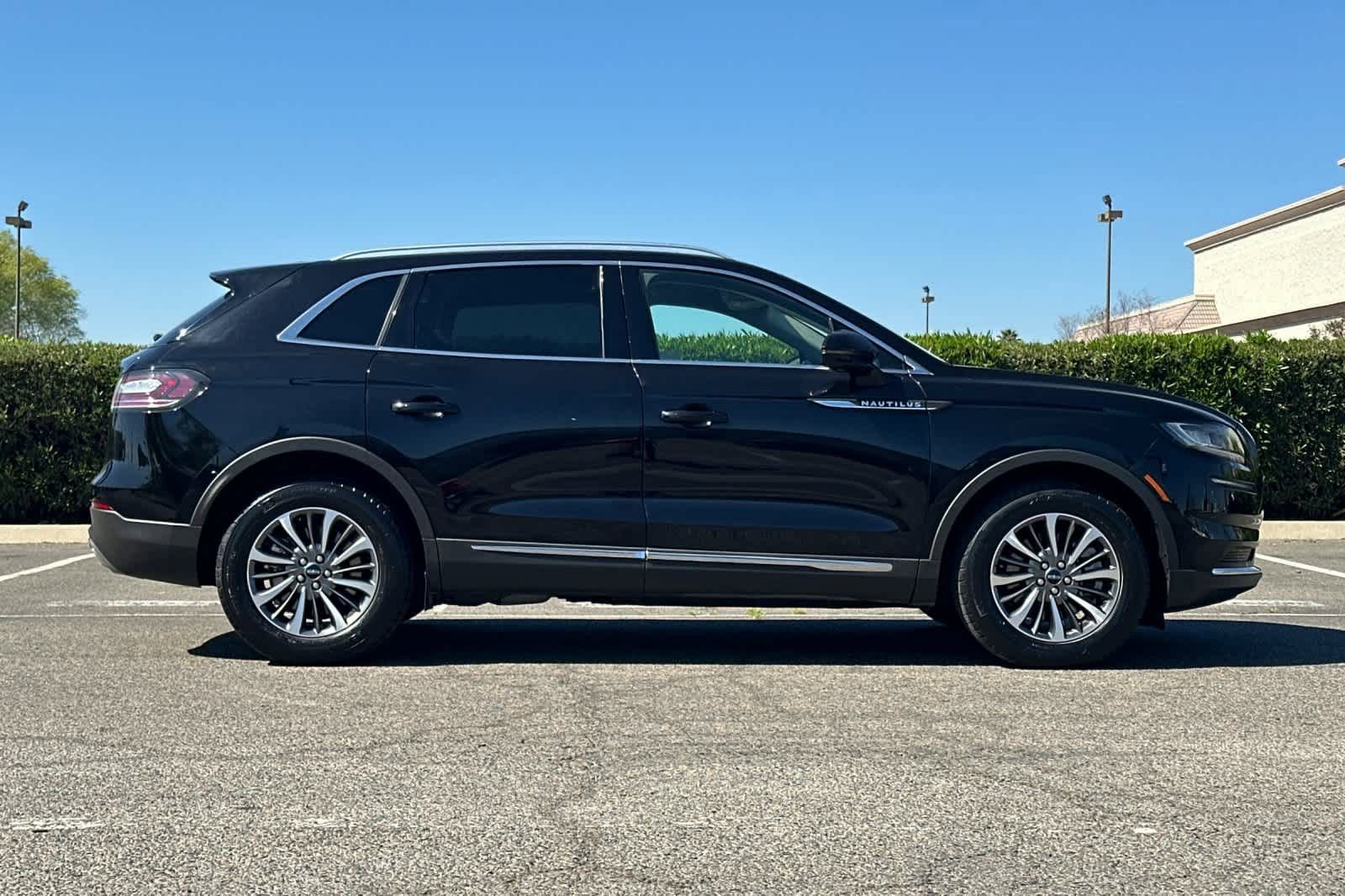 Used 2023 Lincoln Nautilus AWD w/ Premium Package image 8