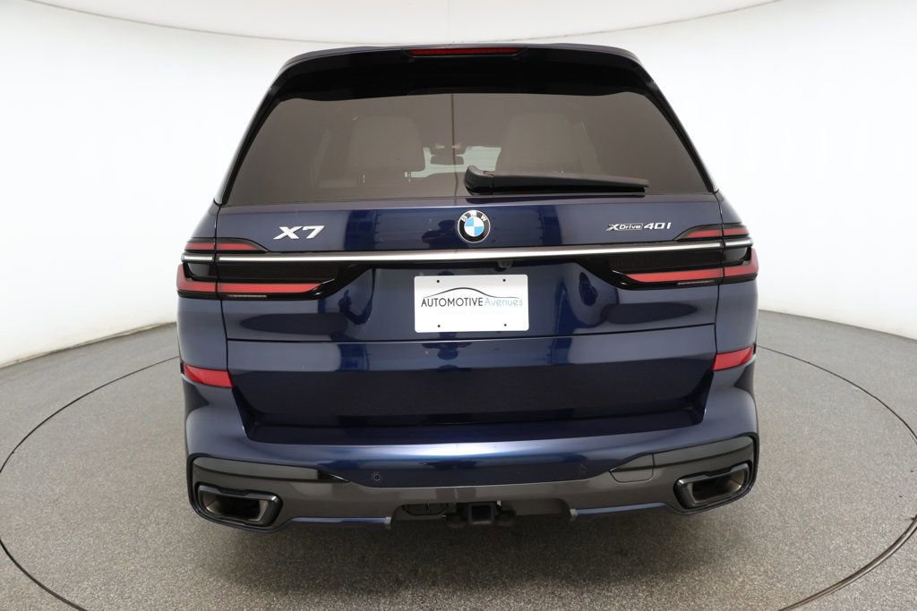 Used 2023 BMW X7 xDrive40i w/ M Sport Package AWD/4WD image 5