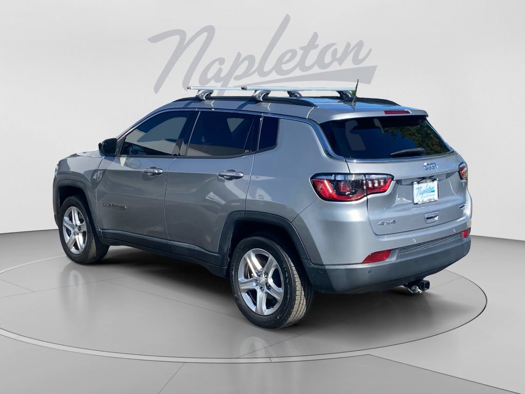 Used 2024 Jeep Compass Latitude w/ Convenience Group AWD/4WD image 3