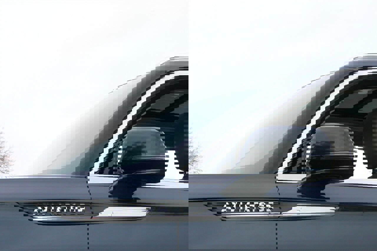 Used 2022 Lincoln Aviator Reserve image 11