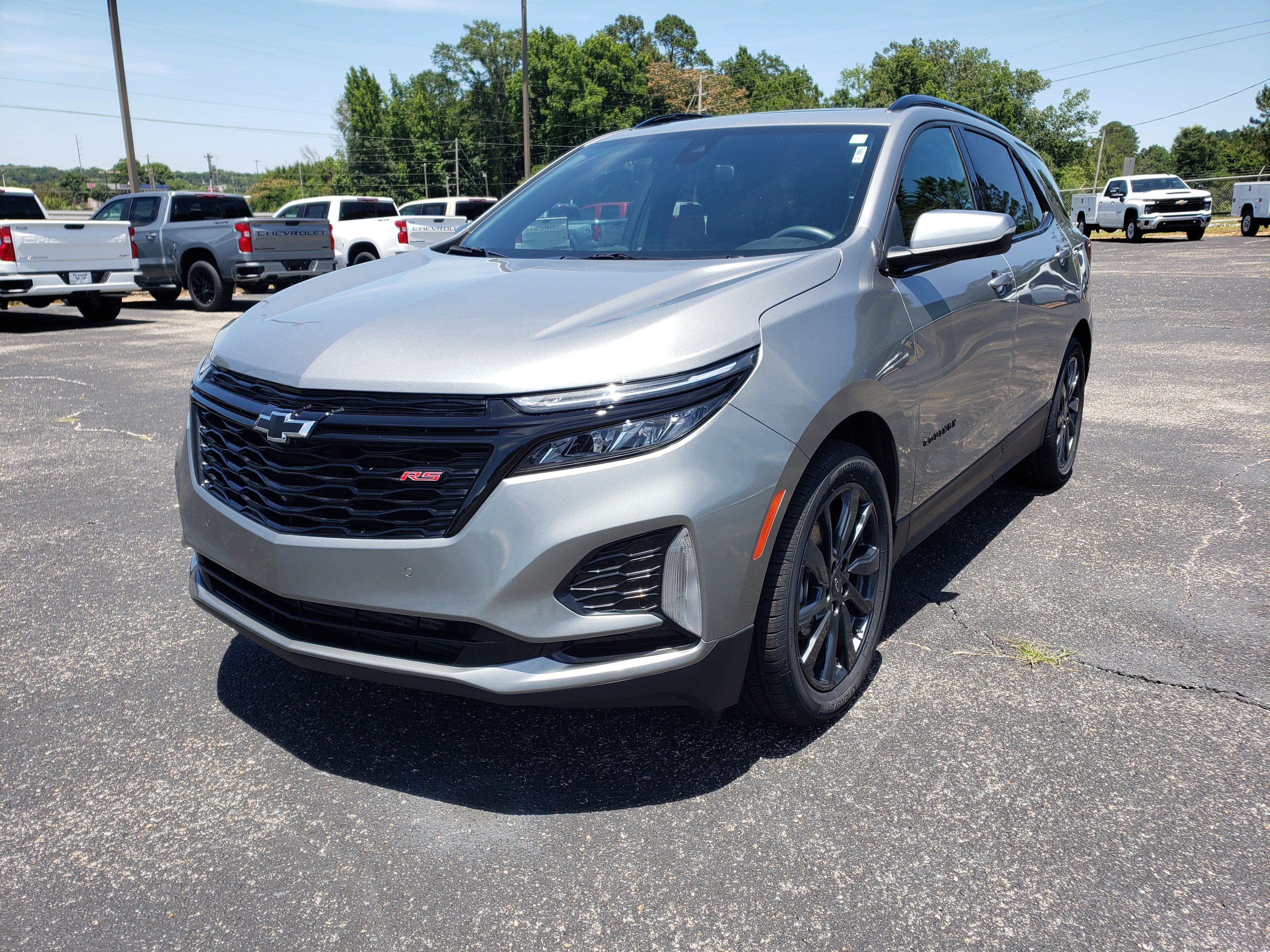 Used 2023 Chevrolet Equinox RS w/ RS Leather Package FWD image 2