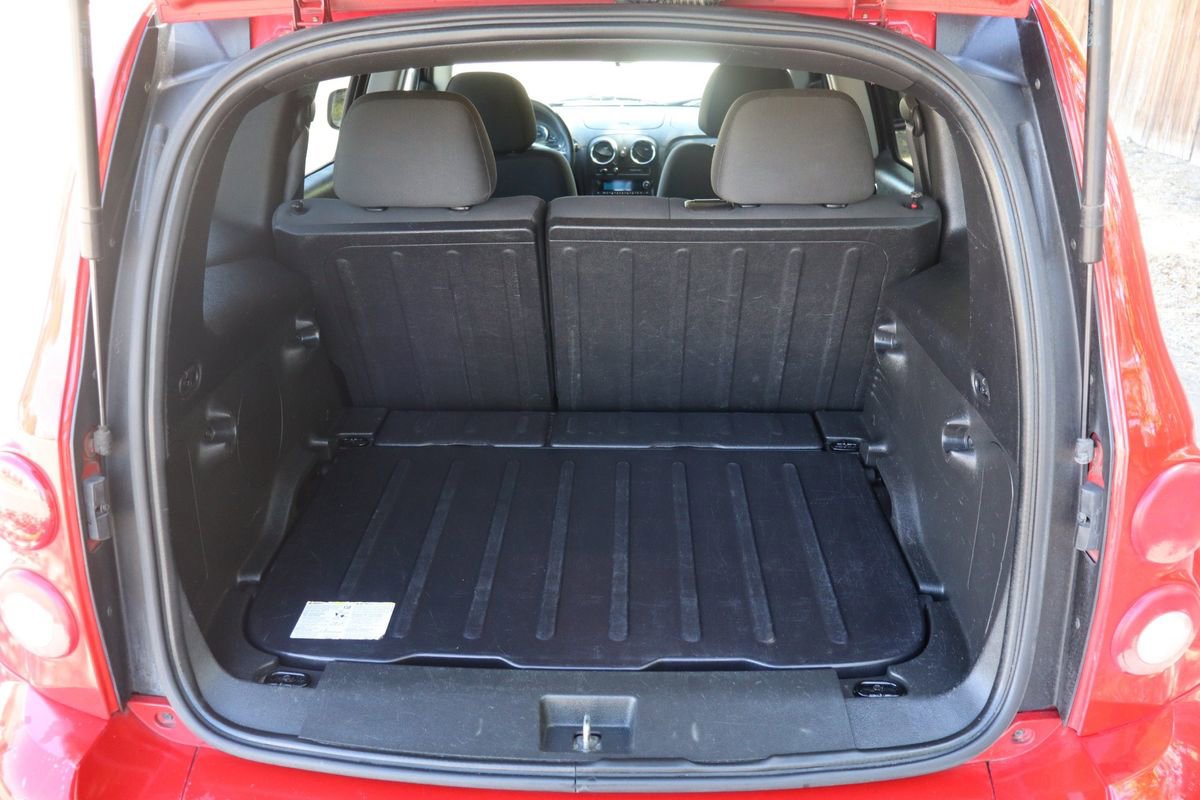 Used 2011 Chevrolet HHR LS image 14