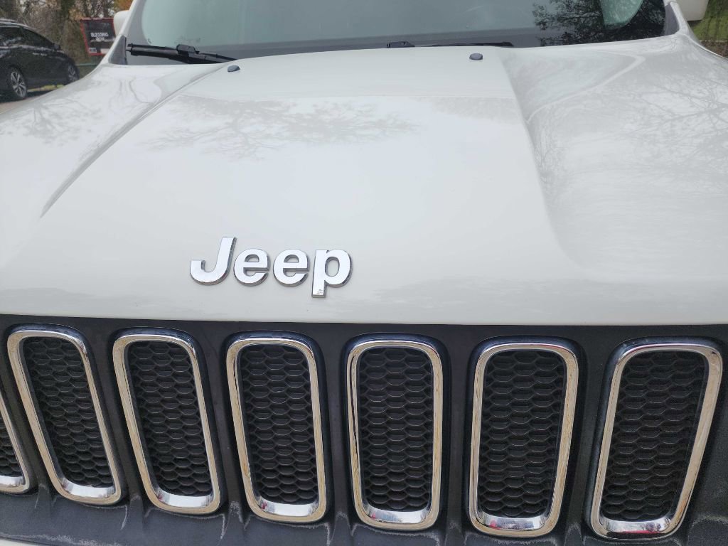 Used 2017 Jeep Renegade Latitude image 3