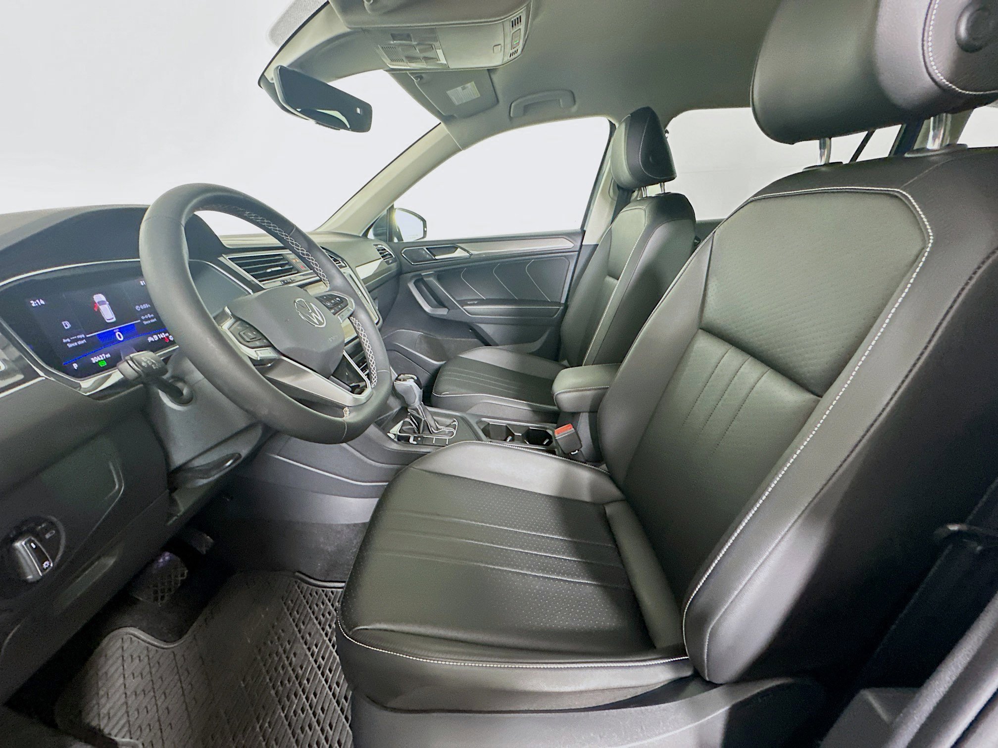 Used 2022 Volkswagen Tiguan SE image 13