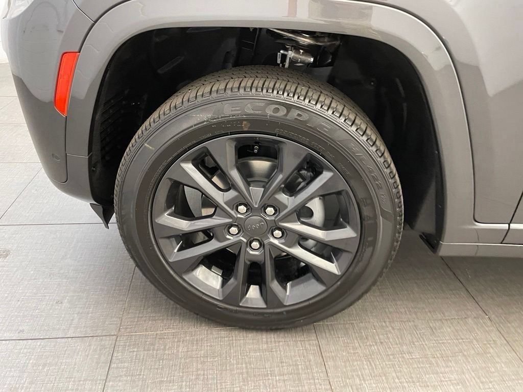 New 2026 Jeep Grand Cherokee Limited AWD/4WD image 8