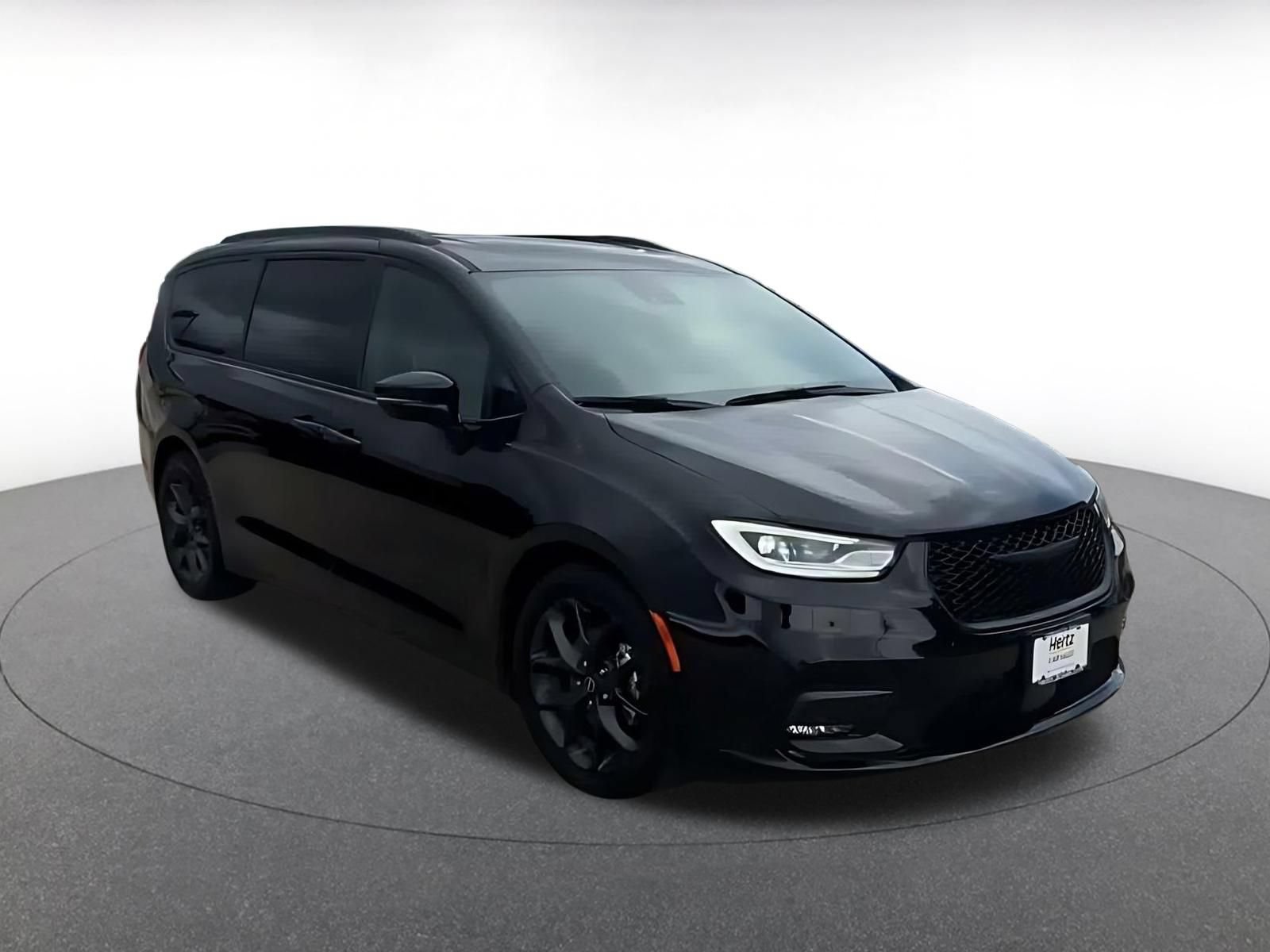 Used 2025 Chrysler Pacifica Limited FWD image 3