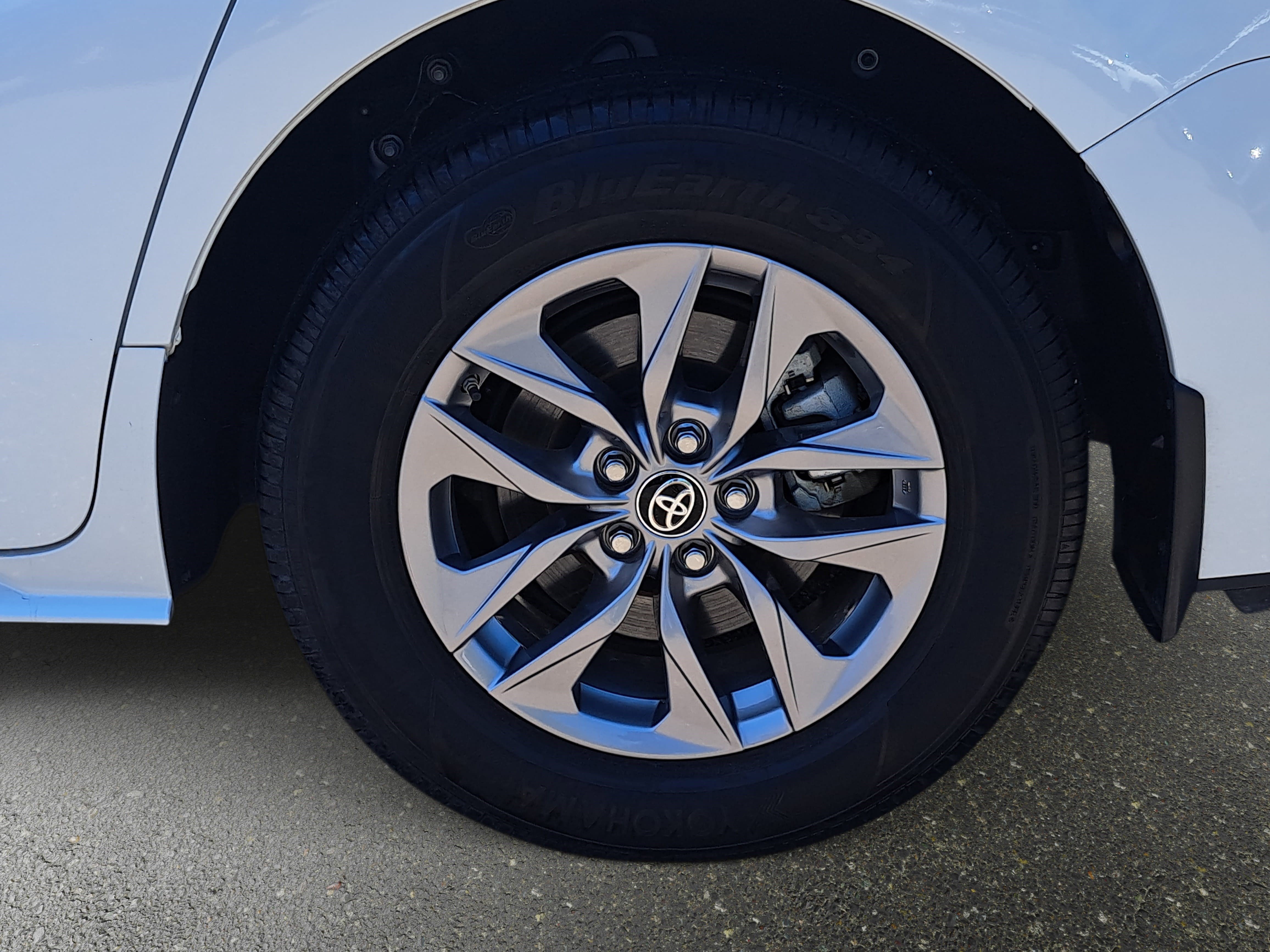 Used 2025 Toyota Sienna XLE FWD image 33