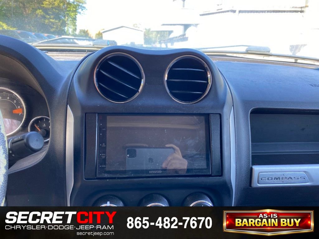 Used 2015 Jeep Compass Latitude w/ Sun/Sound Group AWD/4WD image 15