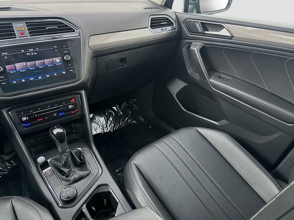 Used 2022 Volkswagen Tiguan SE w/ Panoramic Sunroof Package AWD/4WD image 28