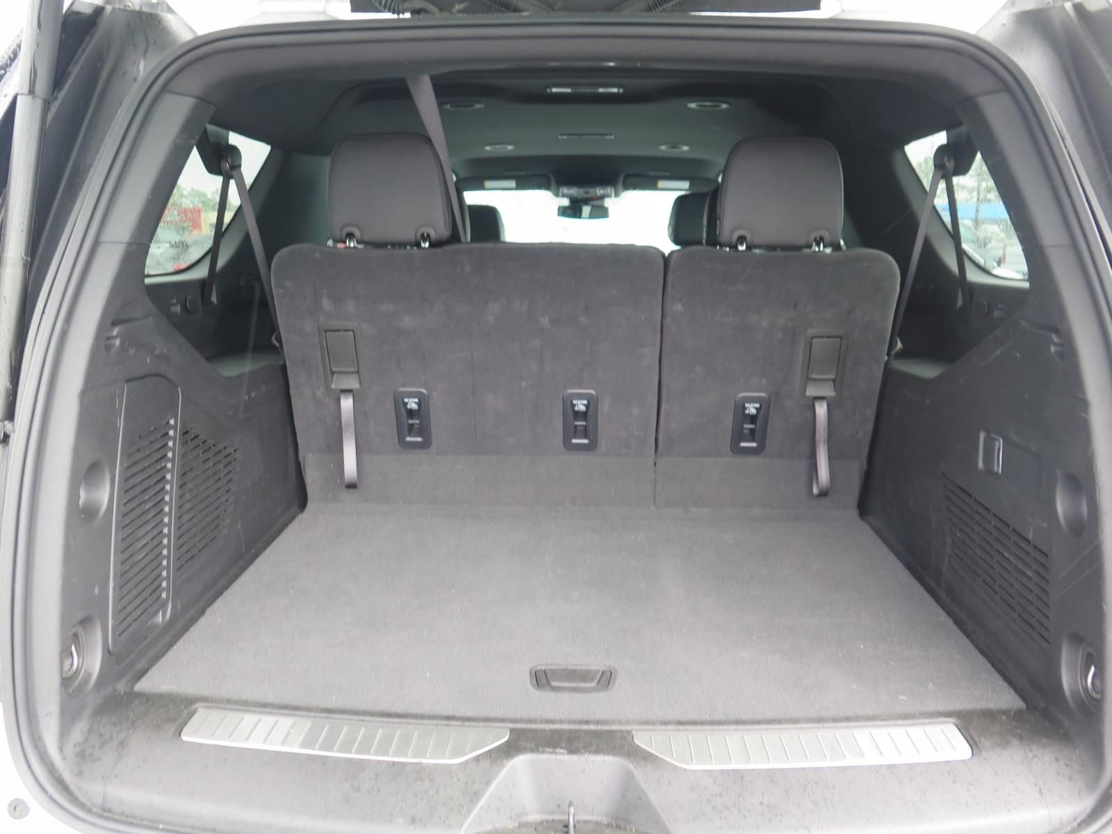 Used 2025 Chevrolet Suburban Z71 image 25