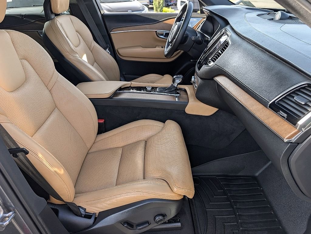 Used 2017 Volvo XC90 T6 Inscription w/ Vision Package image 17
