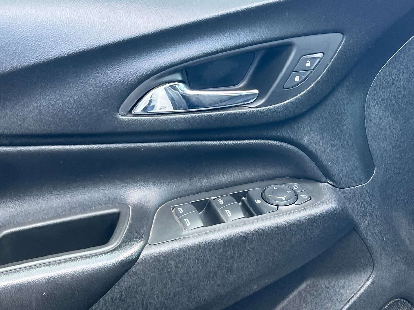 Used 2022 Chevrolet Equinox LT FWD image 11