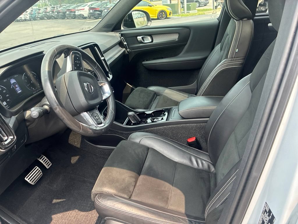 Used 2021 Volvo XC40 T5 R-Design w/ Climate Package AWD/4WD image 11