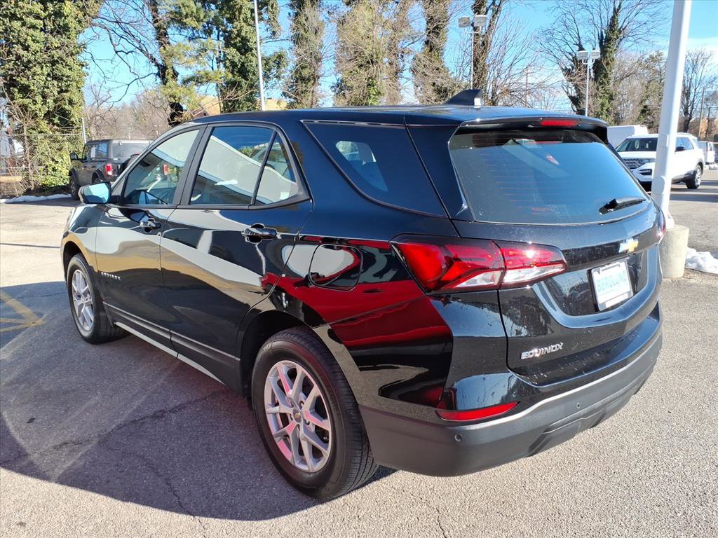 Used 2023 Chevrolet Equinox LS w/ Driver Confidence II Package image 3