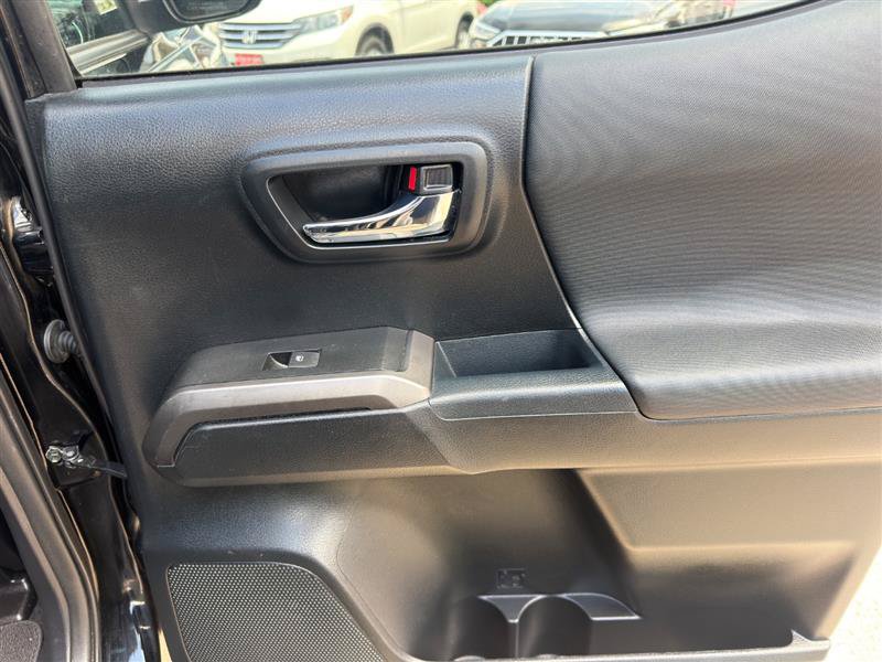Used 2017 Toyota Tacoma TRD Sport RWD image 22