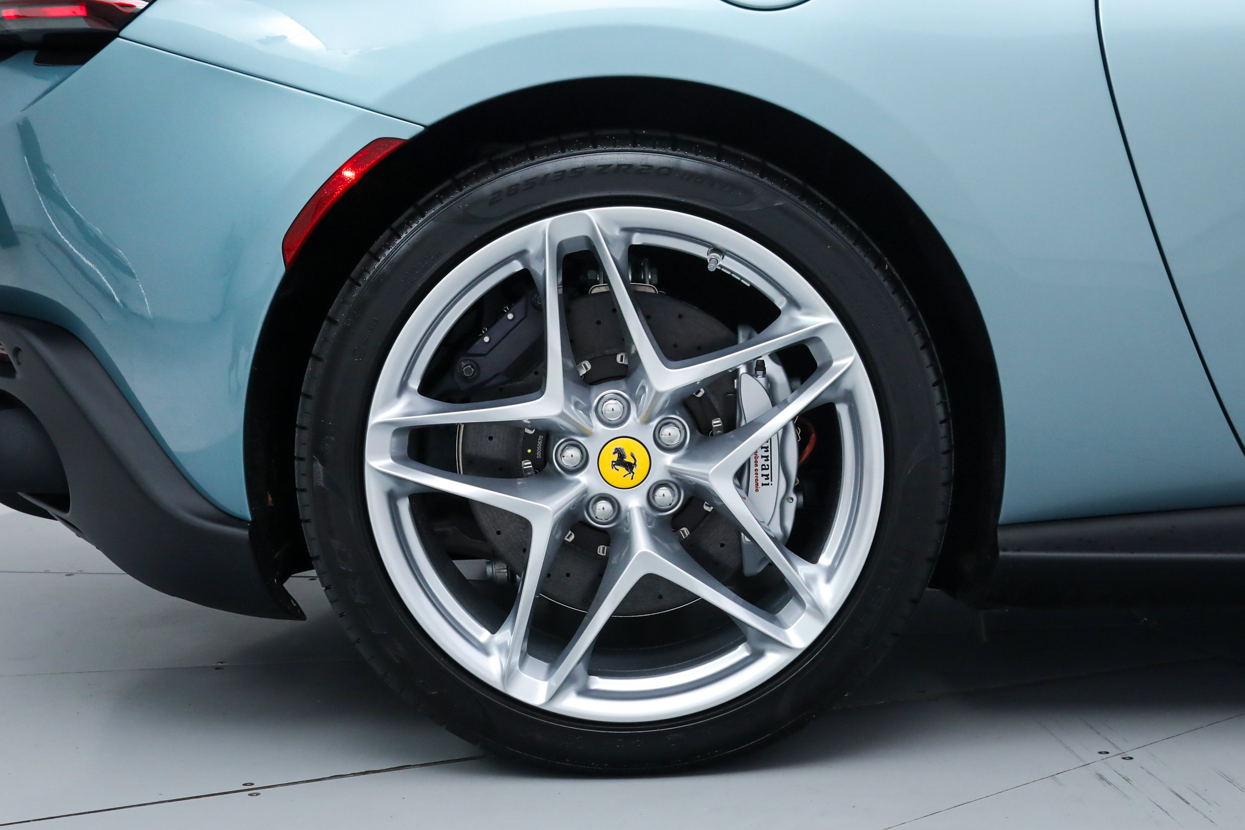 Certified 2025 Ferrari Roma Spider RWD image 40