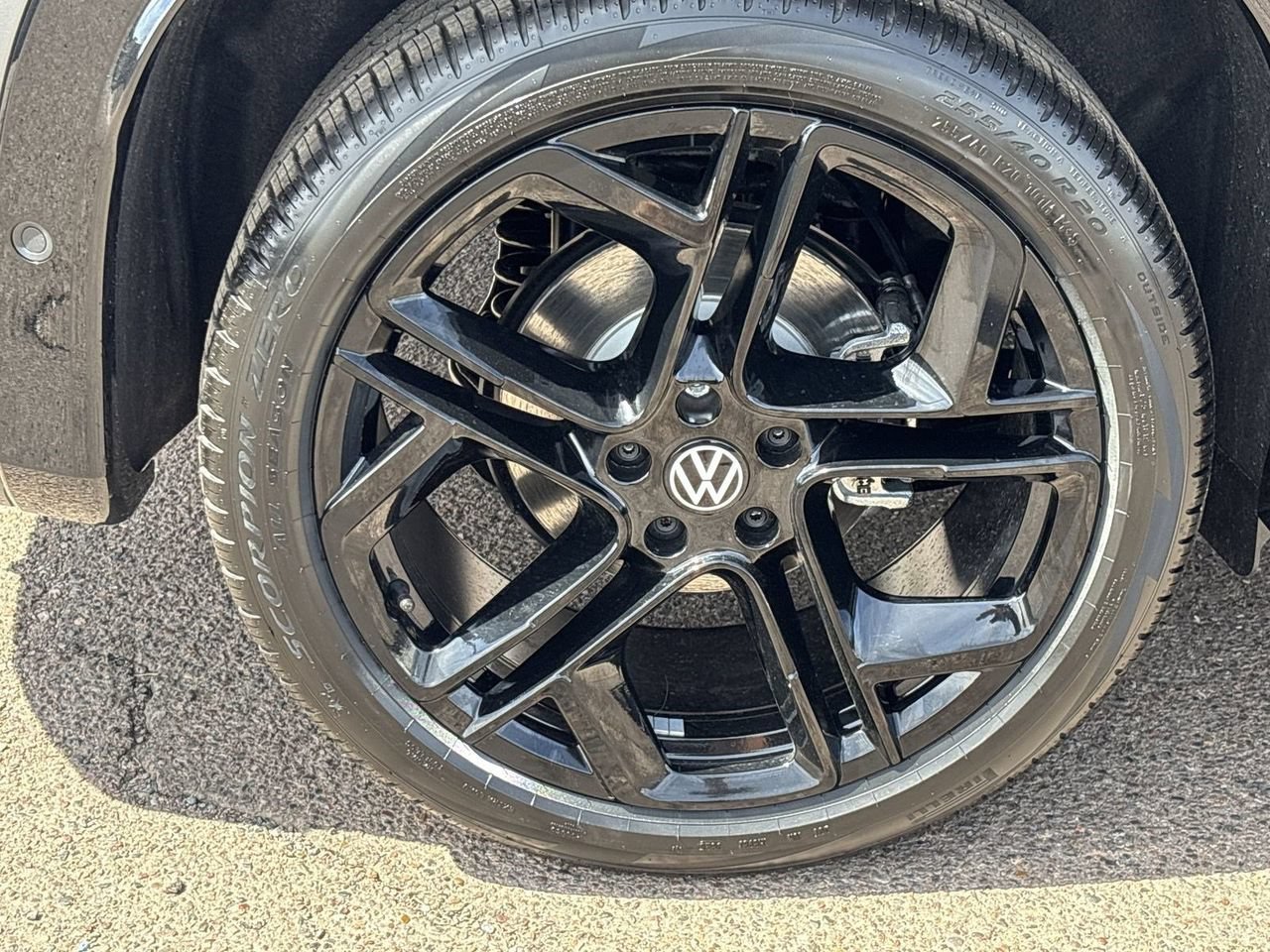 New 2026 Volkswagen Tiguan SE R-Line FWD image 6