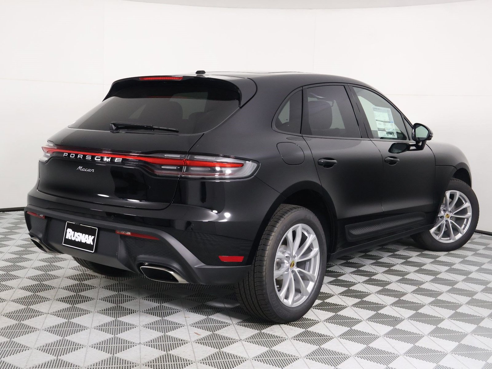 New 2026 Porsche Macan AWD/4WD image 7