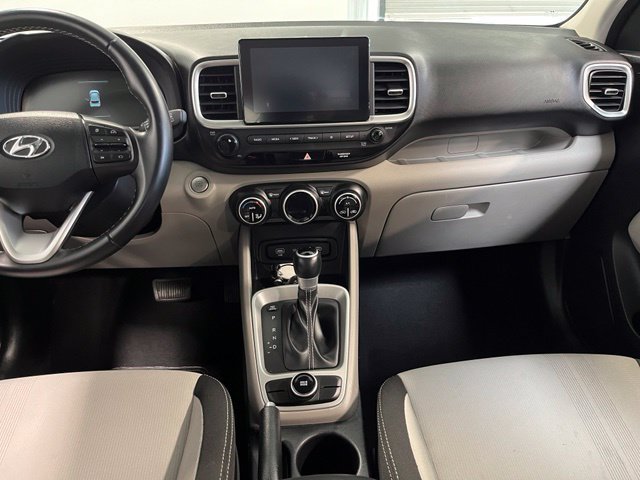 Used 2025 Hyundai Venue SEL FWD image 21