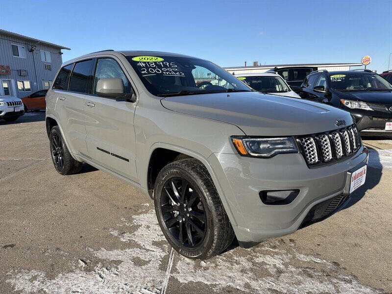 Used 2022 Jeep Grand Cherokee Laredo X AWD/4WD image 7