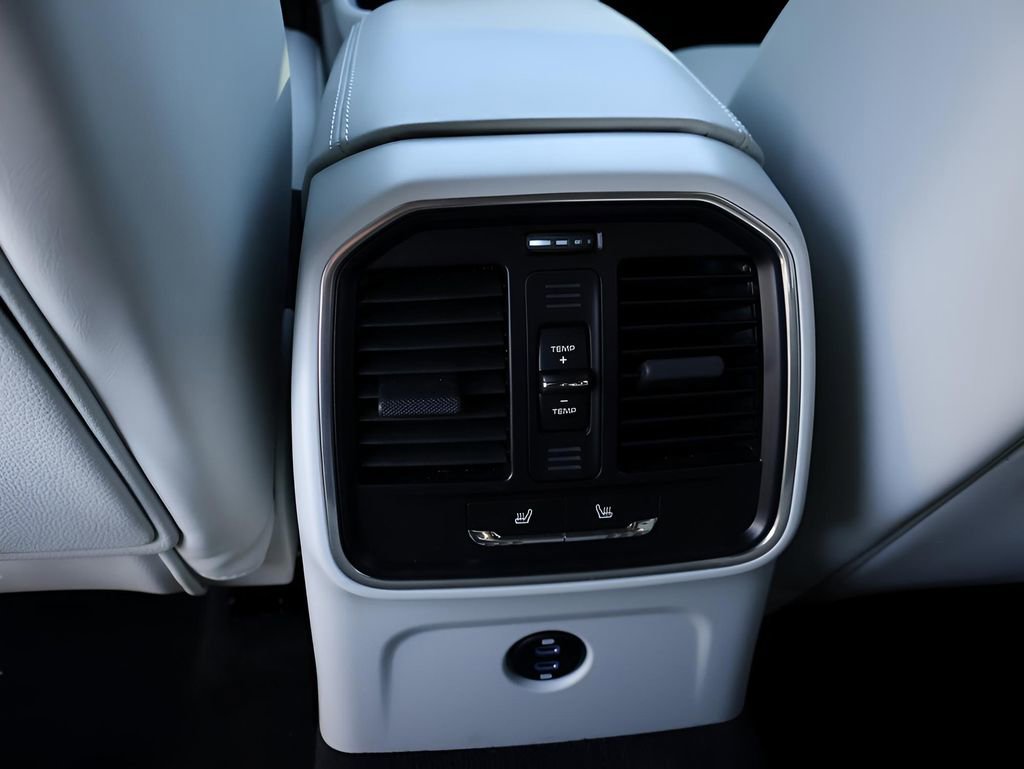 Certified 2024 Porsche Macan image 21
