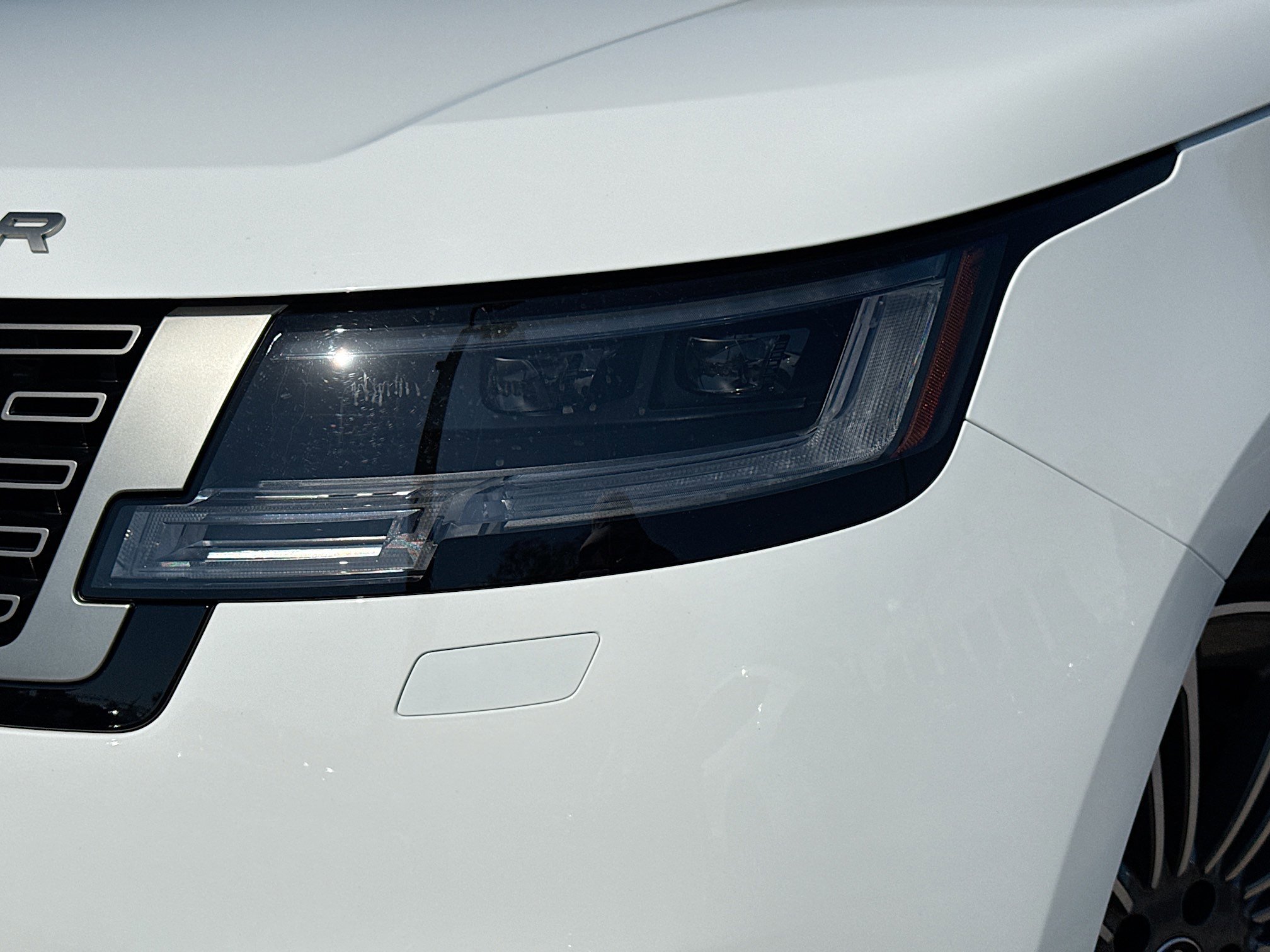 Used 2025 Land Rover Range Rover SE image 9