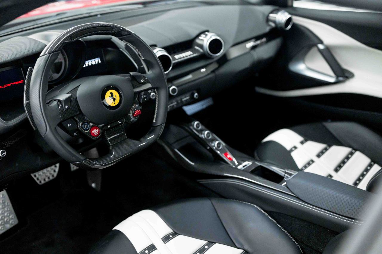 Used 2018 Ferrari 812 Superfast RWD image 2